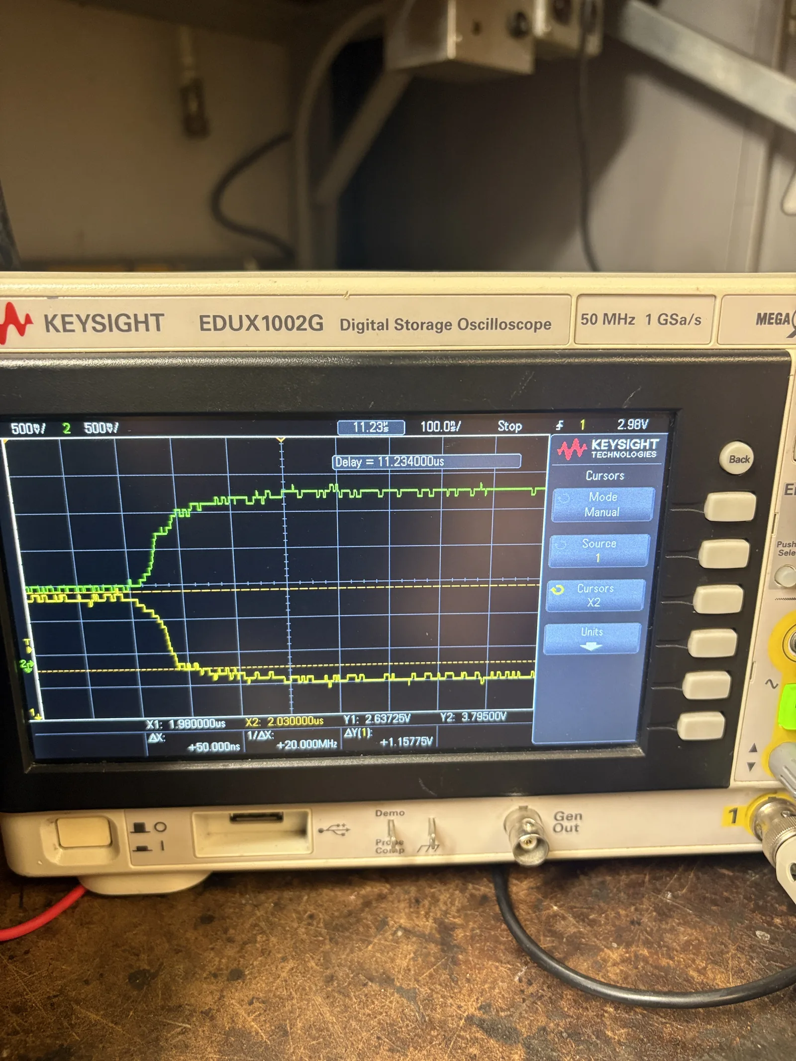 Oscilloscope capture of CAN rise time before filter changes