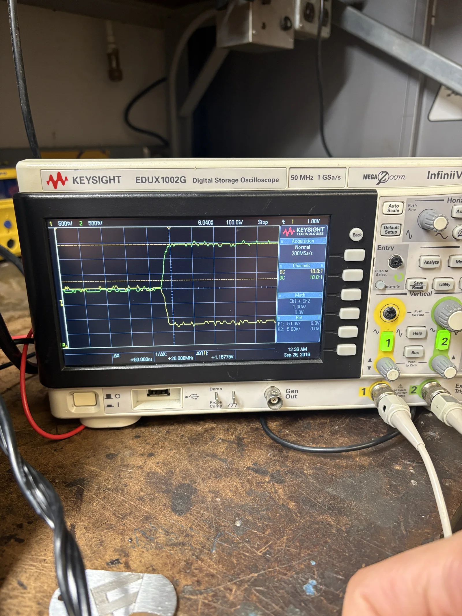 Oscilloscope capture from the CAN signal integrity investigation